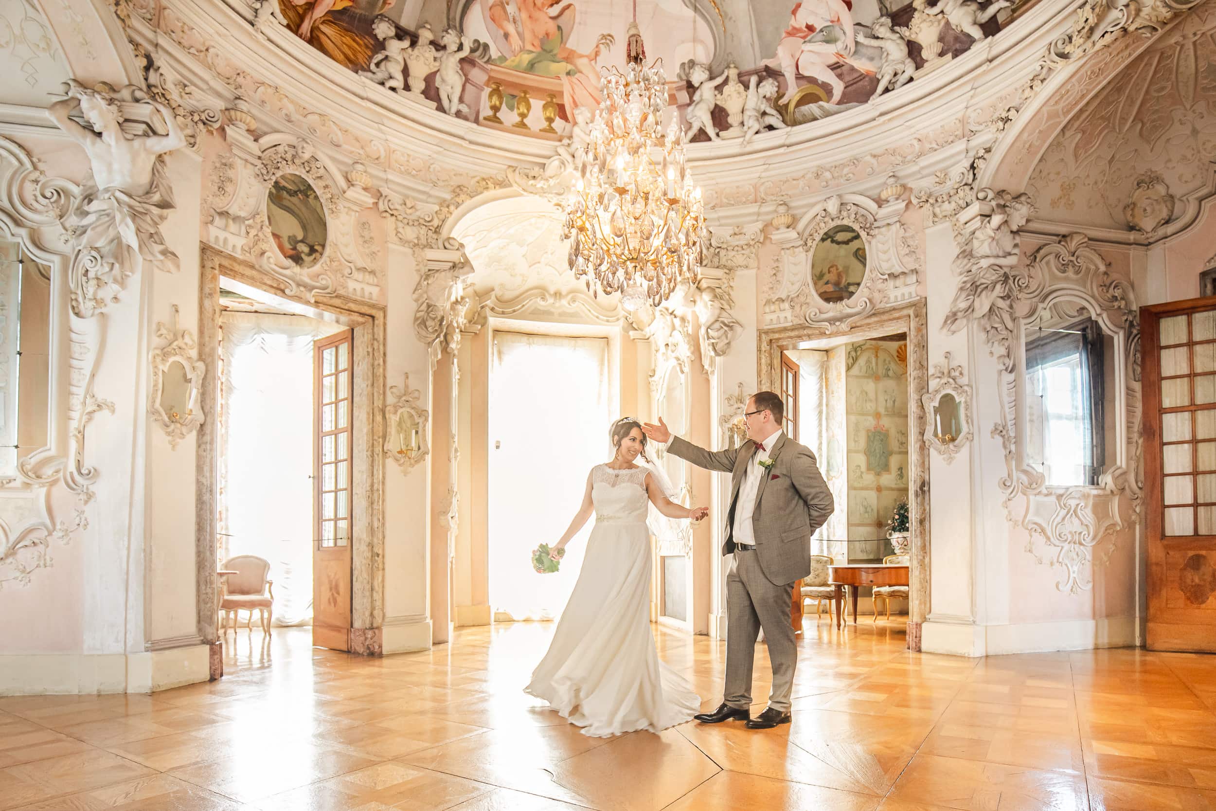 Brautpaar beim Tanzen Hochzeitsfotograf Ludwigsburg